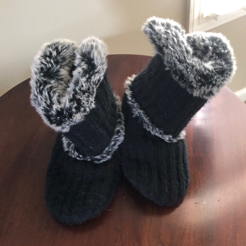 DearFoams Fuzzy Slipper Shoes